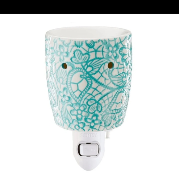 Chantilly - Picture 2 of 2